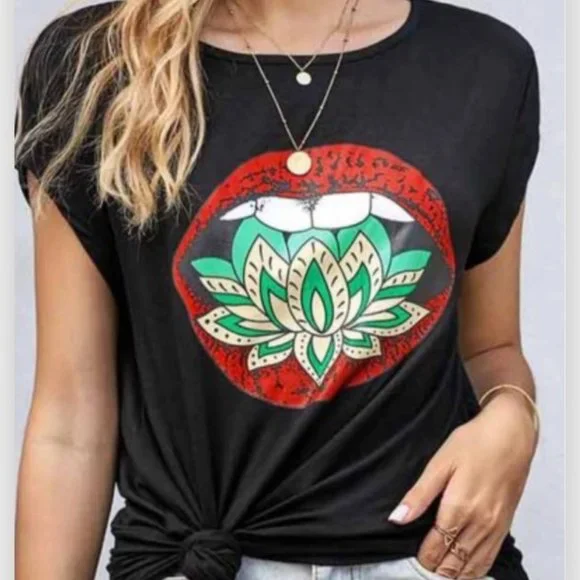 ❌SOLD❌✨Lotus Kiss Black Graphic Tee✨Brand New In Packaging✨ - Picture 2 of 8